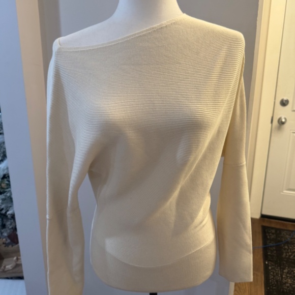 Banana Republic cream sweater - Picture 2 of 6
